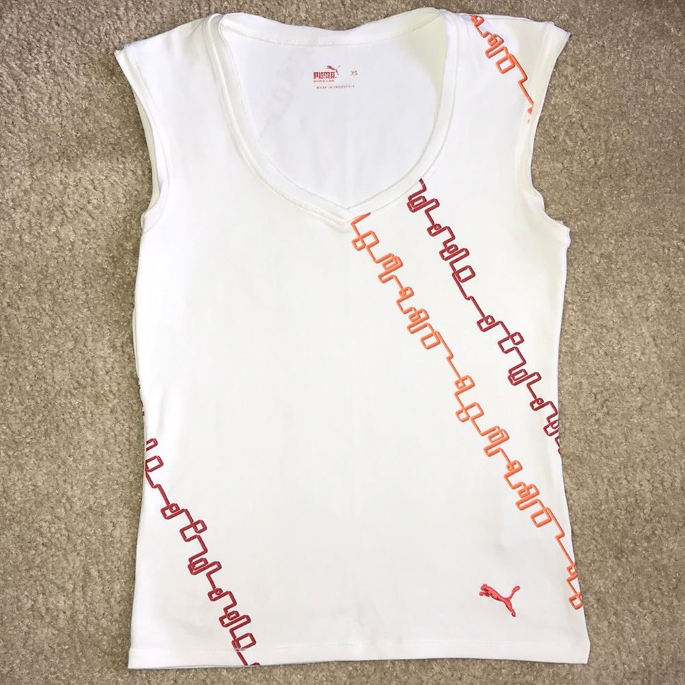 PUMA - white Top w/ print front & back